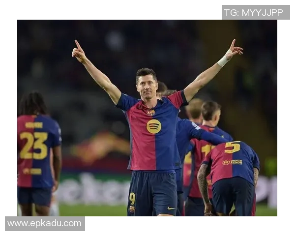 莱万在欧冠赛场火力全开10场12球稳居射手榜首位